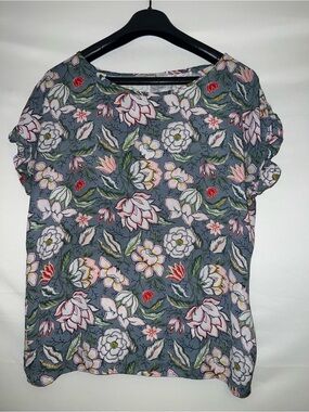 LOF Floral Short Sleeve Blouse in Gray and Pink